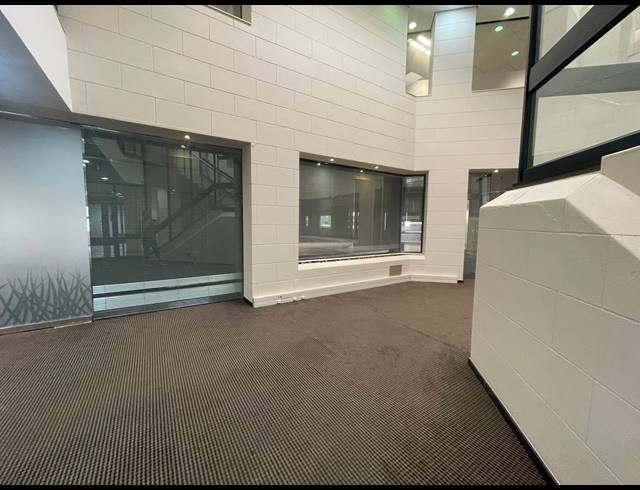 1,053M² OFFICE TO LET IN PARKTOWN